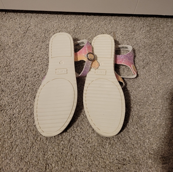 Sandals - Picture 2 of 3